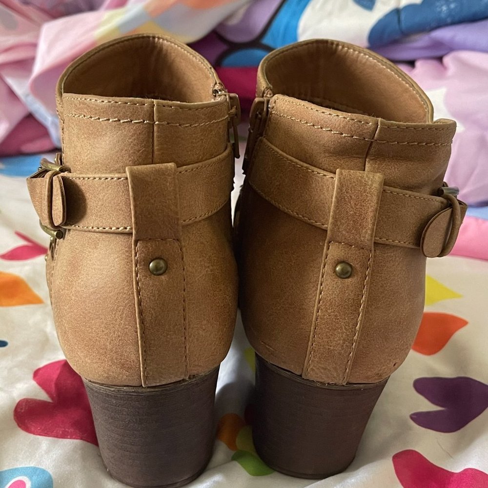 Ankle Boot - Picture 7 of 9